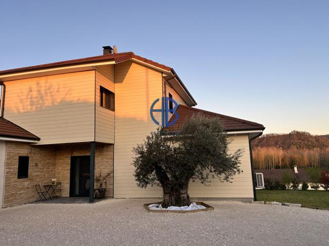 Maison 6 pièces 250 m²