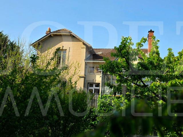 Maison 6 pièces 250 m²