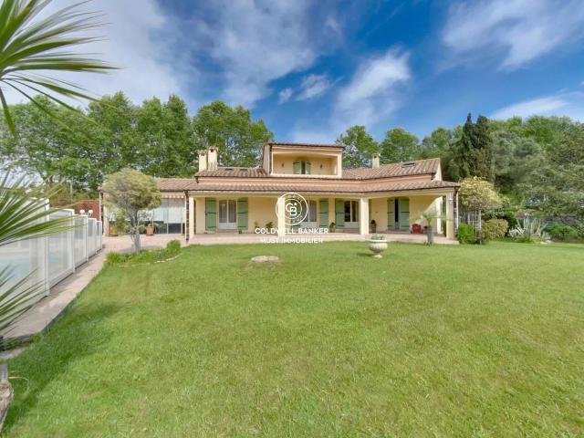 Maison 6 pièces 230 m²