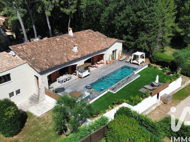 Maison 6 pièces 250 m²