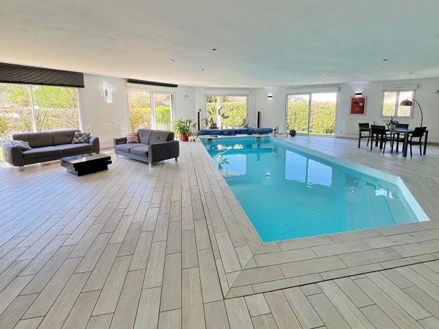Maison 6 pièces 250 m²