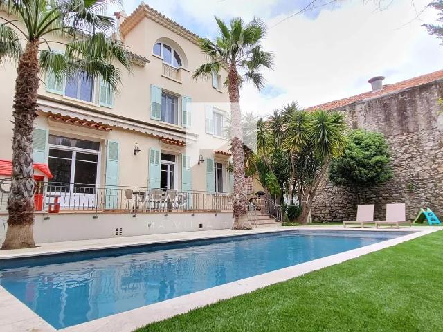 Maison 8 pièces 250 m²