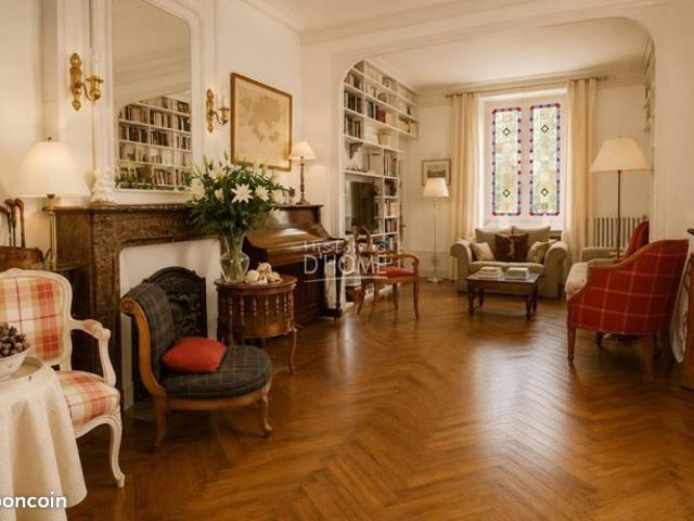 Maison 6 pièces 250 m²