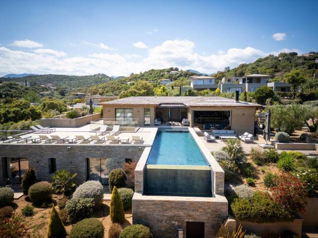 Maison 6 pièces 250 m²