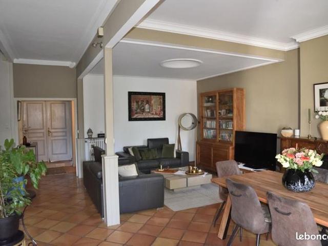 Maison 6 pièces 250 m²