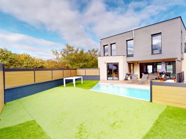 Maison 6 pièces 250 m²
