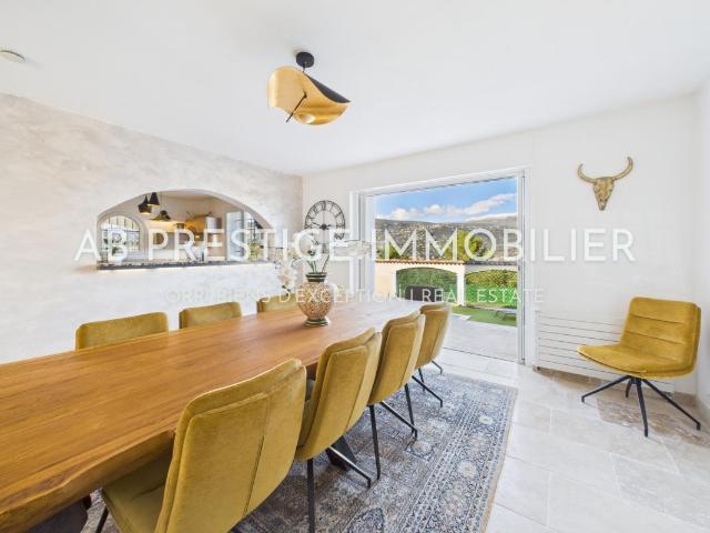 Maison 6 pièces 251 m²