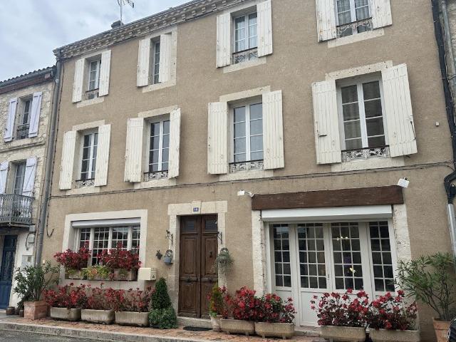 Maison 6 pièces 251 m²