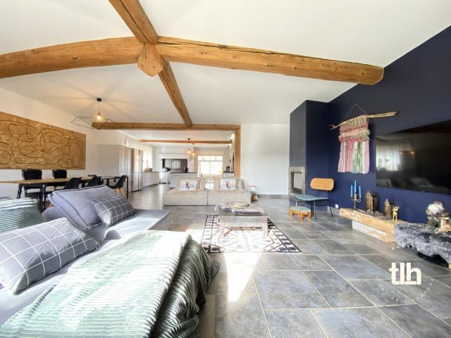 Maison 6 pièces 251 m²