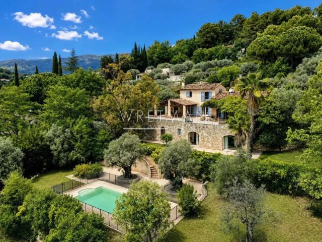 Maison 6 pièces 251 m²