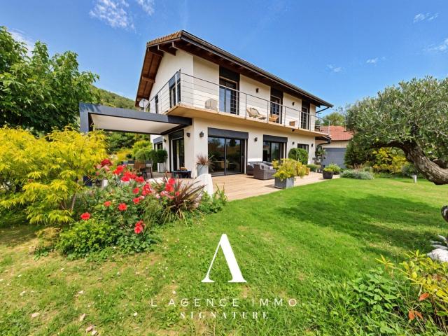 Maison 6 pièces 252 m²