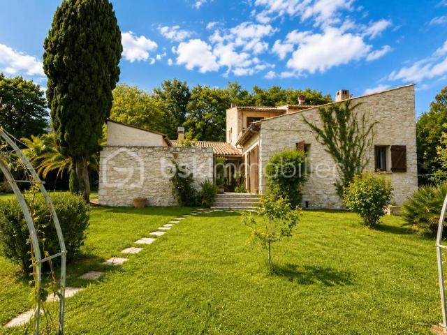 Maison 6 pièces 253 m²
