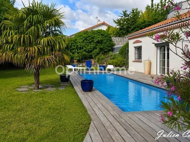 Maison 6 pièces 265 m²