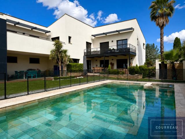 Maison 6 pièces 266 m²