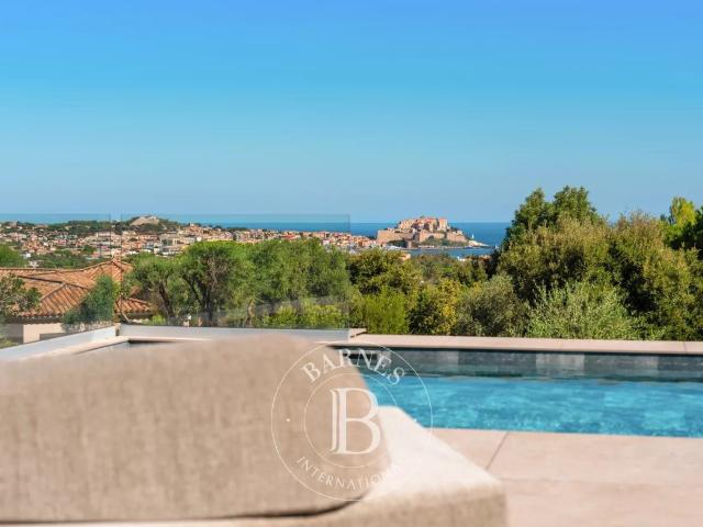 Maison 6 pièces 267 m²
