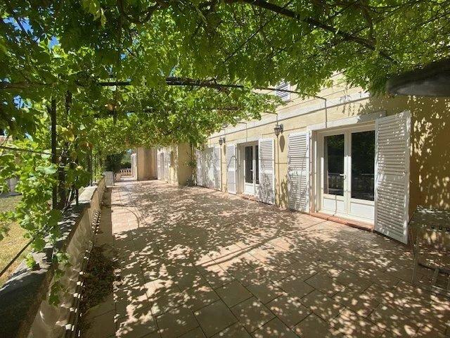 Maison 6 pièces 267 m²
