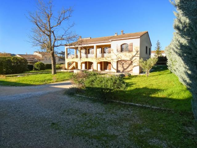 Maison 6 pièces 267 m²