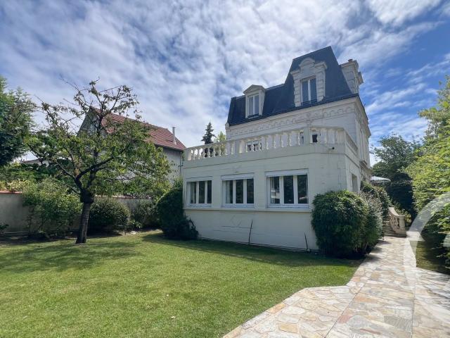 Maison 6 pièces 269 m²