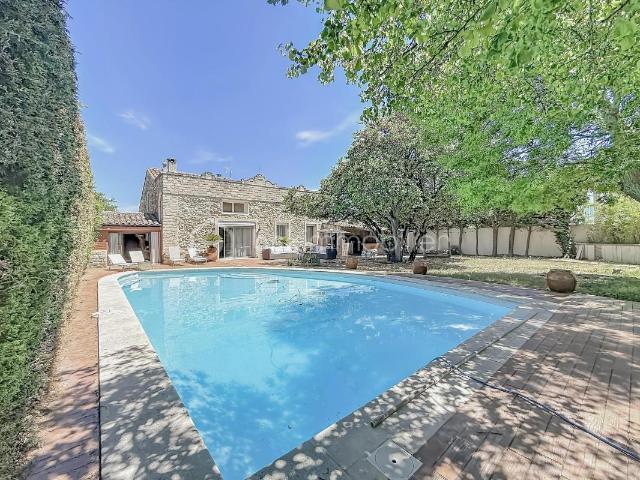 Maison 6 pièces 260 m²