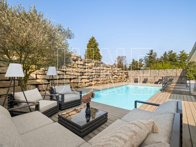 Maison 6 pièces 260 m²
