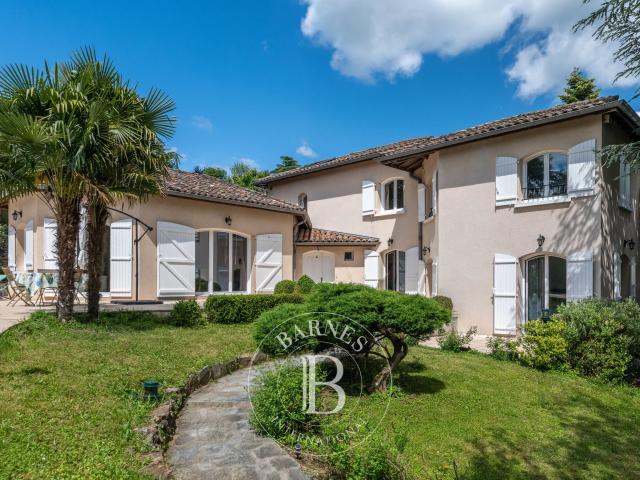 Maison 6 pièces 260 m²