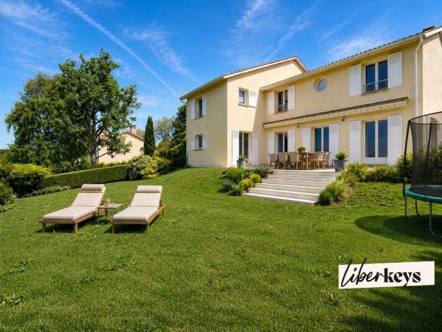 Maison 6 pièces 260 m²