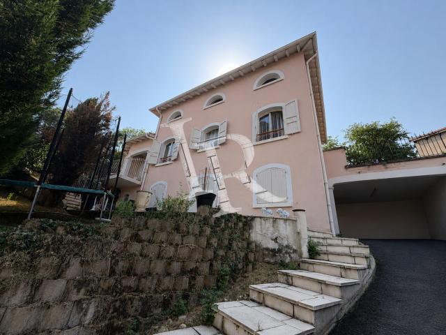 Maison 6 pièces 260 m²
