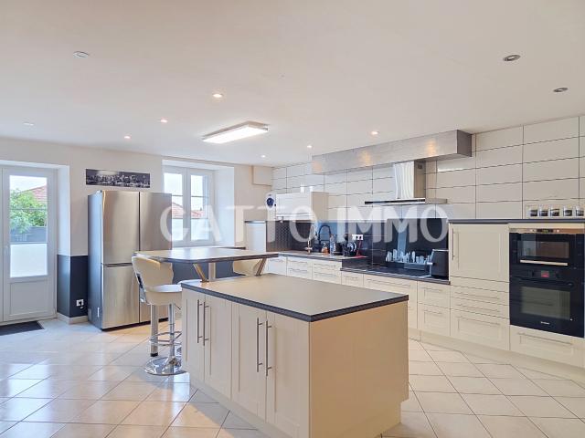 Maison 6 pièces 260 m²