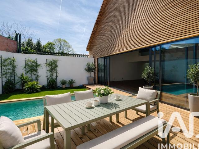 Maison 6 pièces 261 m²