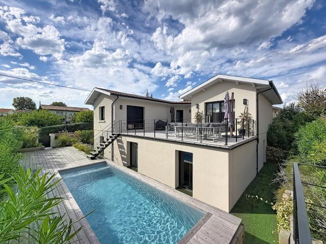 Maison 6 pièces 261 m²
