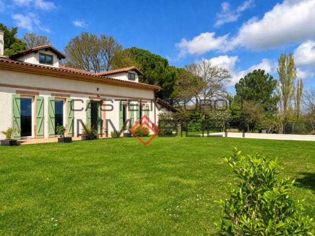 Maison 6 pièces 261 m²
