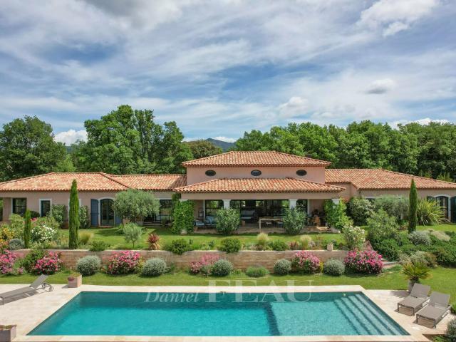 Maison 6 pièces 261 m²