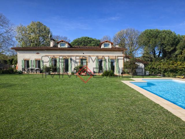 Maison 6 pièces 261 m²