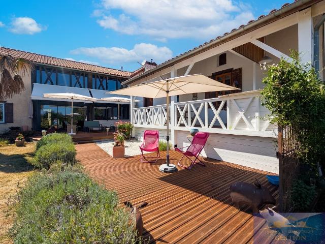 Maison 6 pièces 263 m²