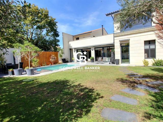 Maison 6 pièces 285 m²