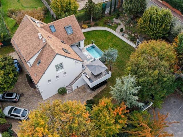 Maison 6 pièces 286 m²