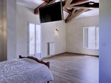 Maison 6 pièces, 286 m² à louer à Rochefort du Gard 30650