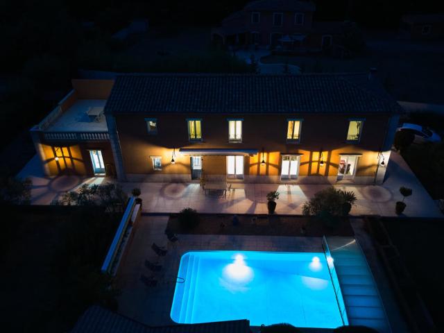 Maison 6 pièces, 286 m² à louer à Rochefort du Gard 30650