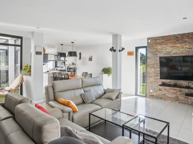 Maison 6 pièces, 289 m² à louer à Bassens 33530