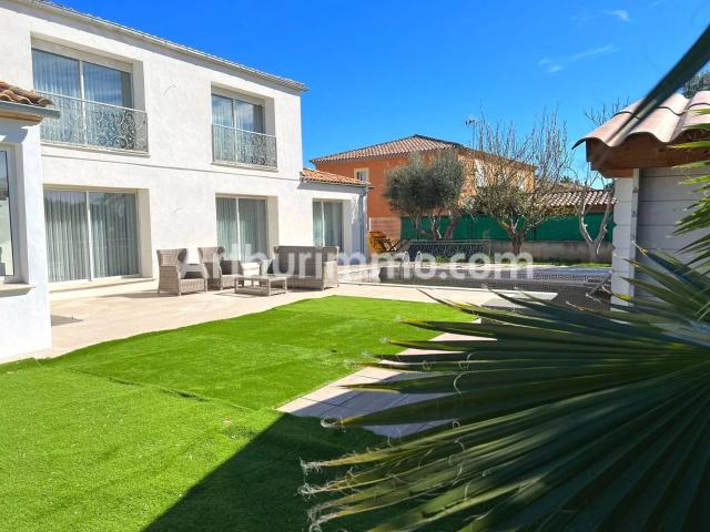 Maison 6 pièces 280 m²