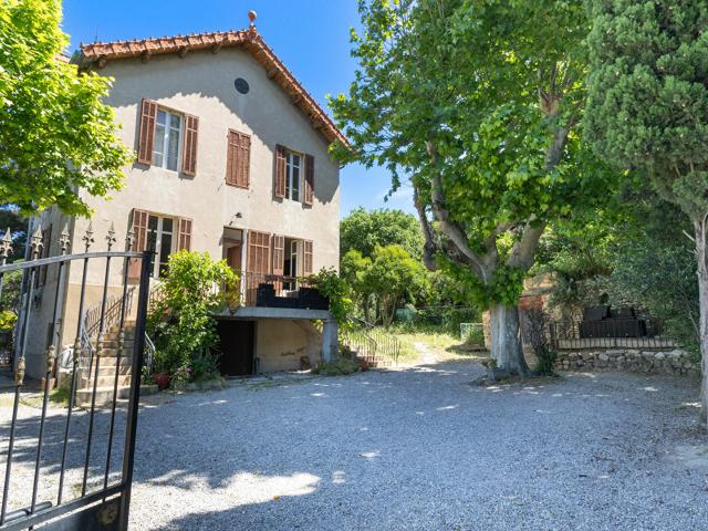 Maison 6 pièces 220 m²