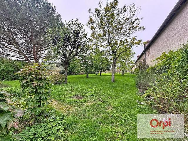 Maison 6 pièces, 295 m² à louer à Vallon en Sully 03190
