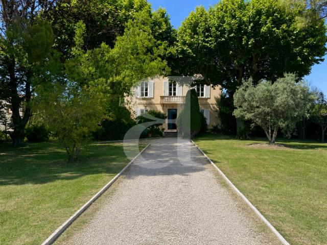 Maison 6 pièces 304 m²