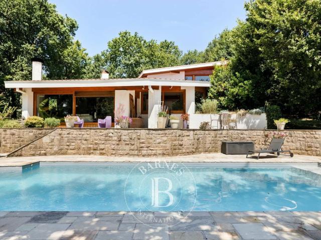 Maison 6 pièces 300 m²
