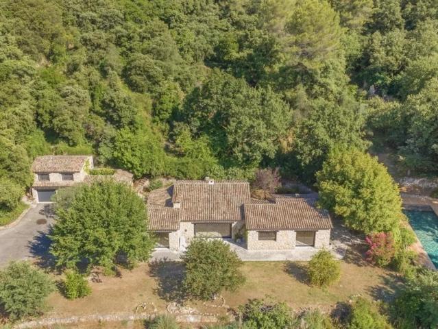 Maison 6 pièces 300 m²