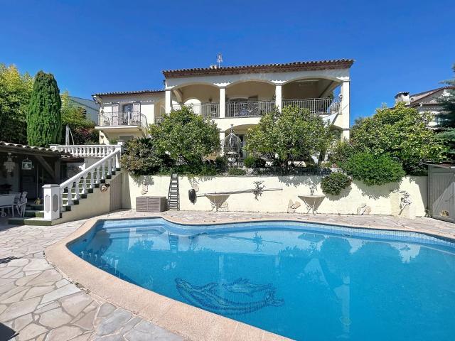 Maison 6 pièces 300 m²