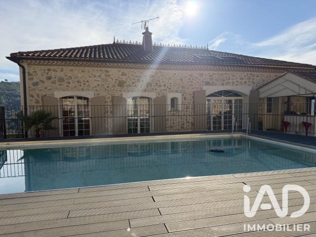 Maison 6 pièces 300 m²