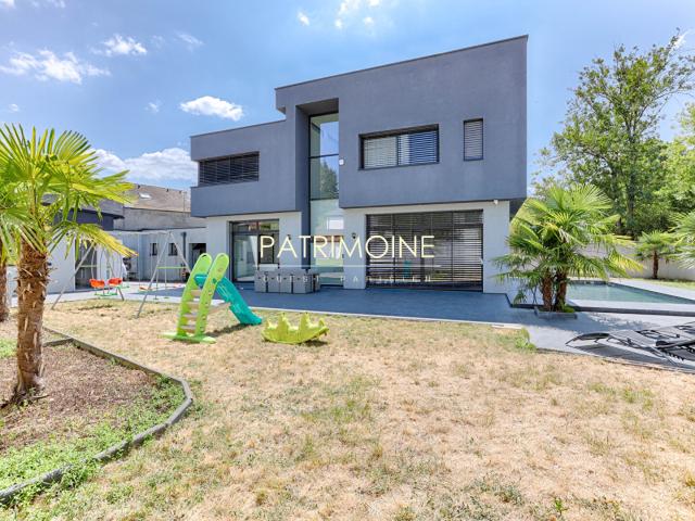 Maison 6 pièces 300 m²