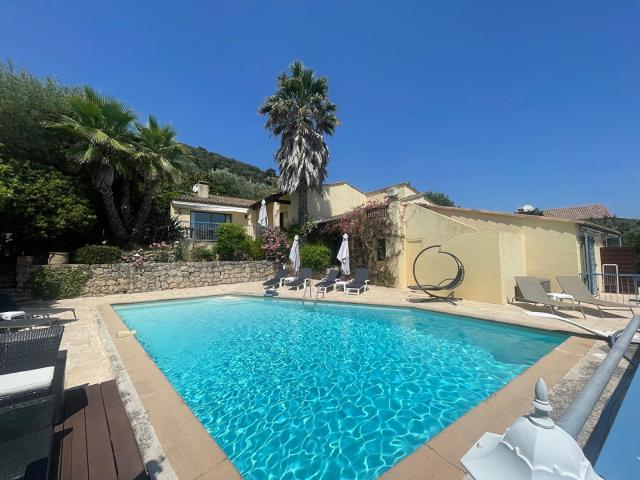 Maison 6 pièces 300 m²