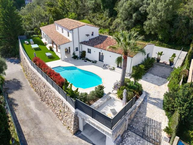 Maison 6 pièces 300 m²